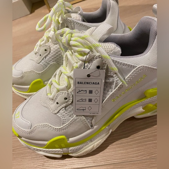 Authentic Balenciaga Triple Sneaker - Picture 5 of 6